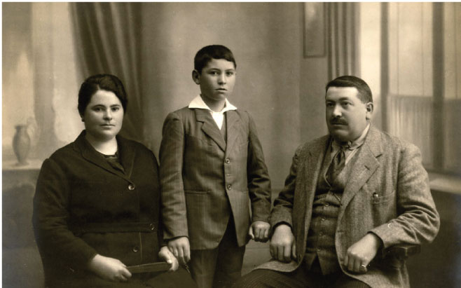 D. Justo Murua con su mujer Carmen Trincado y su hijo Donato Murua, 1914